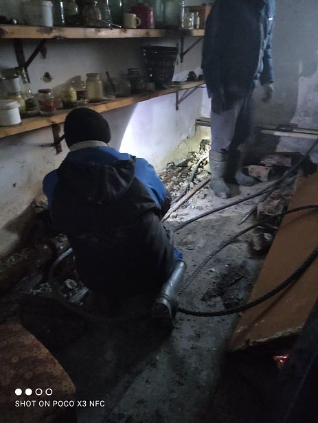 Замена канализационного выпуска в многоквартином доме. с.Фершампенуаз