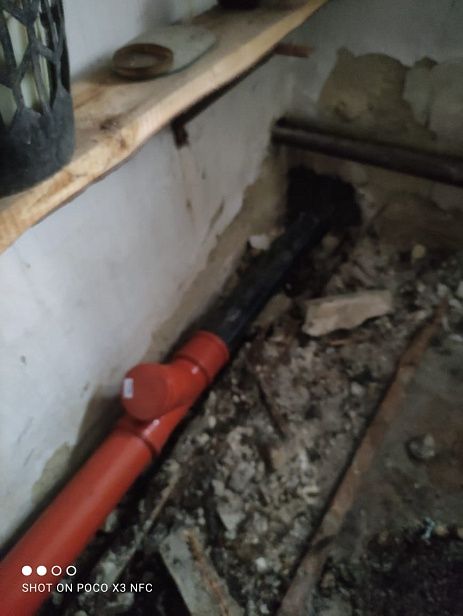 Замена канализационного выпуска в многоквартином доме. с.Фершампенуаз