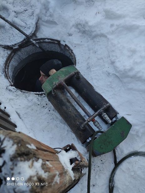 Замена канализационного выпуска в многоквартином доме. с.Фершампенуаз