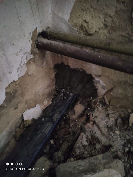 Замена канализационного выпуска в многоквартином доме. с.Фершампенуаз