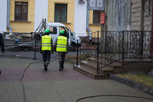 Заменили межколодезный переход (канализационная труба 33м) за 4 часа в центре города, без раскопок! Ресторан Цыплята табака Заменили межколодезный переход (канализационная труба 33м) за 4 часа в центре города, без раскопок! Ресторан Цыплята табака