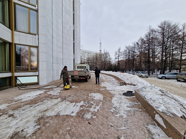 Заменили 6 канализационных выпусков методом разрушения и методом прокола грунта. Театр драмы Челябинск.