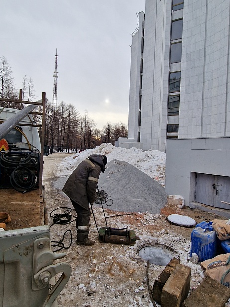 Заменили 6 канализационных выпусков методом разрушения и методом прокола грунта. Театр драмы Челябинск.