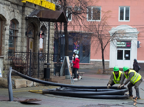 Заменили межколодезный переход (канализационная труба 33м) за 4 часа в центре города, без раскопок! Ресторан Цыплята табака Заменили межколодезный переход (канализационная труба 33м) за 4 часа в центре города, без раскопок! Ресторан Цыплята табака
